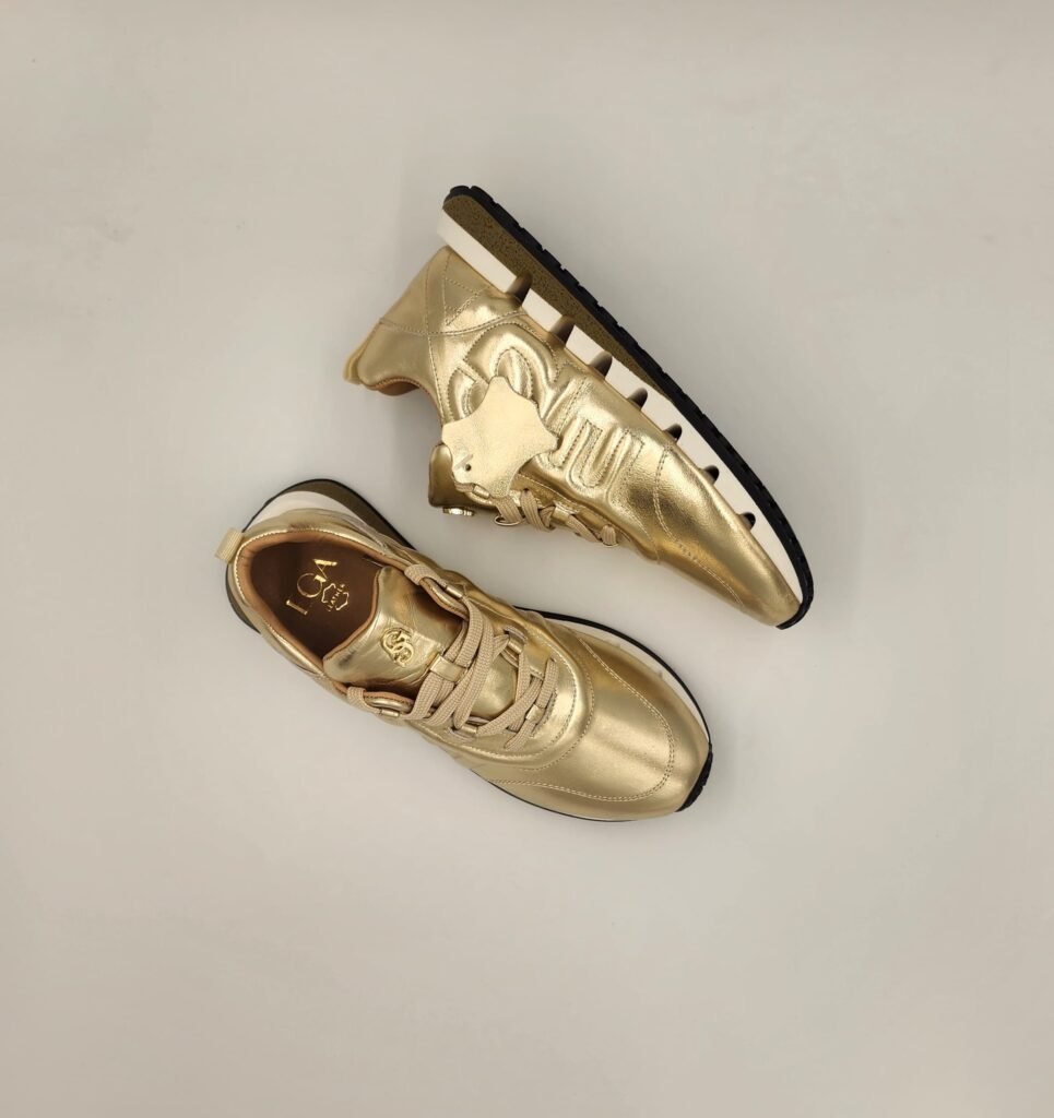 EGA GOLD EGA נעלי סניקרס נשים בגוון זהב מטאלי